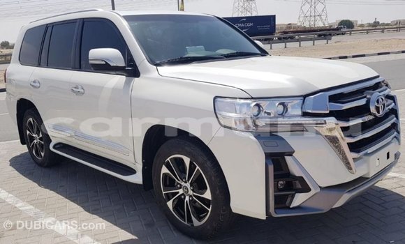 Buy Import Toyota Land Cruiser White Car in Import - Dubai in Region of Bouenza Buy Import Toyota Land Cruiser White Car in Import - Dubai in Region of Bouenza
