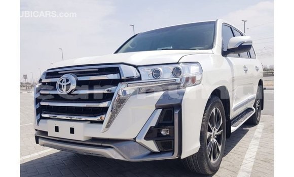 Buy Import Toyota Land Cruiser White Car in Import - Dubai in Region of Bouenza Buy Import Toyota Land Cruiser White Car in Import - Dubai in Region of Bouenza