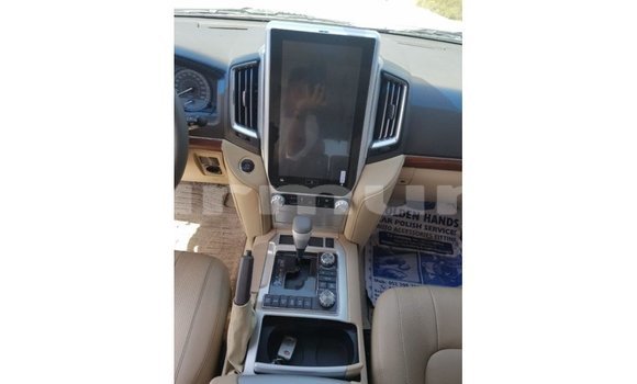 Buy Import Toyota Land Cruiser White Car in Import - Dubai in Region of Bouenza Buy Import Toyota Land Cruiser White Car in Import - Dubai in Region of Bouenza