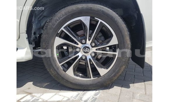 Buy Import Toyota Land Cruiser White Car in Import - Dubai in Region of Bouenza Buy Import Toyota Land Cruiser White Car in Import - Dubai in Region of Bouenza