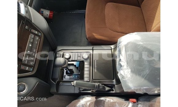 Acheter Import Voiture Toyota Land Cruiser Noir à Import - Dubai, Région de la Bouenza Acheter Import Voiture Toyota Land Cruiser Noir à Import - Dubai, Région de la Bouenza