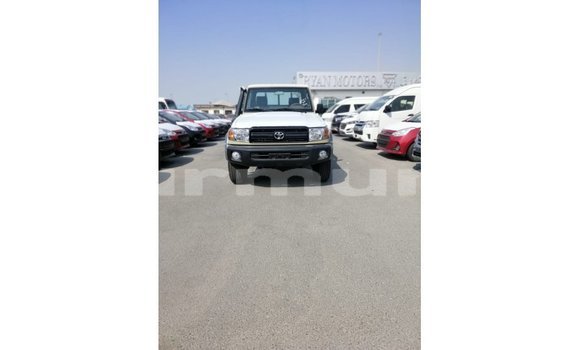 Buy Import Toyota Land Cruiser Beige Car in Import - Dubai in Region of Bouenza Buy Import Toyota Land Cruiser Beige Car in Import - Dubai in Region of Bouenza