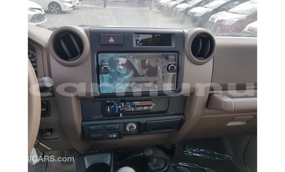 Buy Import Toyota Land Cruiser Beige Car in Import - Dubai in Region of Bouenza Buy Import Toyota Land Cruiser Beige Car in Import - Dubai in Region of Bouenza