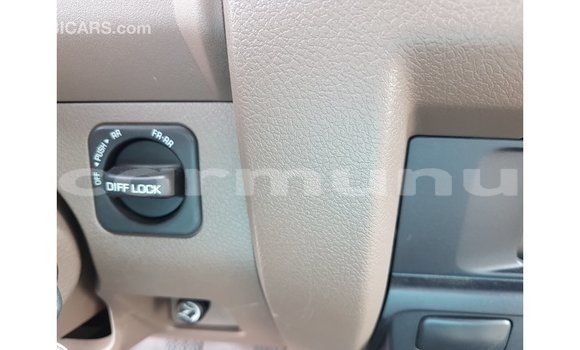 Buy Import Toyota Land Cruiser Beige Car in Import - Dubai in Region of Bouenza Buy Import Toyota Land Cruiser Beige Car in Import - Dubai in Region of Bouenza