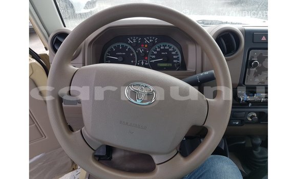 Buy Import Toyota Land Cruiser Beige Car in Import - Dubai in Region of Bouenza Buy Import Toyota Land Cruiser Beige Car in Import - Dubai in Region of Bouenza