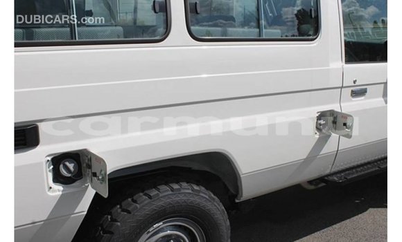 Buy Import Toyota Land Cruiser White Car in Import - Dubai in Region of Bouenza Buy Import Toyota Land Cruiser White Car in Import - Dubai in Region of Bouenza