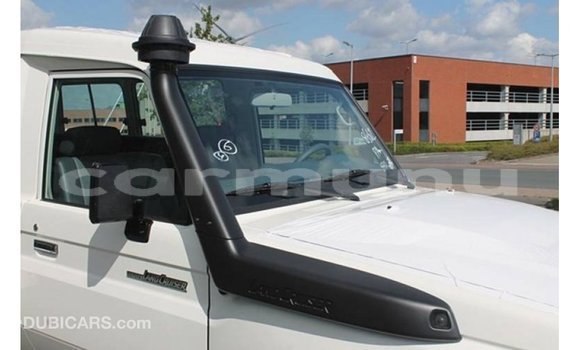 Buy Import Toyota Land Cruiser White Car in Import - Dubai in Region of Bouenza Buy Import Toyota Land Cruiser White Car in Import - Dubai in Region of Bouenza