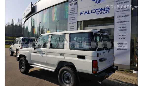 Buy Import Toyota Land Cruiser White Car in Import - Dubai in Region of Bouenza Buy Import Toyota Land Cruiser White Car in Import - Dubai in Region of Bouenza
