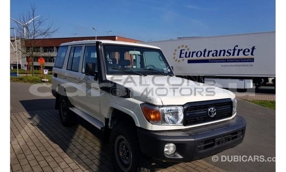 Buy Import Toyota Land Cruiser White Car in Import - Dubai in Region of Bouenza Buy Import Toyota Land Cruiser White Car in Import - Dubai in Region of Bouenza