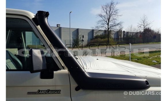 Buy Import Toyota Land Cruiser White Car in Import - Dubai in Region of Bouenza Buy Import Toyota Land Cruiser White Car in Import - Dubai in Region of Bouenza