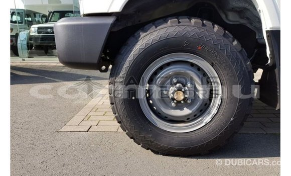 Buy Import Toyota Land Cruiser White Car in Import - Dubai in Region of Bouenza Buy Import Toyota Land Cruiser White Car in Import - Dubai in Region of Bouenza