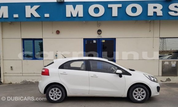 Acheter Import Voiture Kia Rio Blanc à Import - Dubai, Région de la Bouenza Acheter Import Voiture Kia Rio Blanc à Import - Dubai, Région de la Bouenza