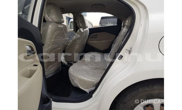 Acheter Import Voiture Kia Rio Blanc à Import - Dubai, Région de la Bouenza Acheter Import Voiture Kia Rio Blanc à Import - Dubai, Région de la Bouenza