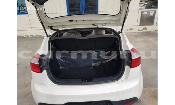 Acheter Import Voiture Kia Rio Blanc à Import - Dubai, Région de la Bouenza Acheter Import Voiture Kia Rio Blanc à Import - Dubai, Région de la Bouenza