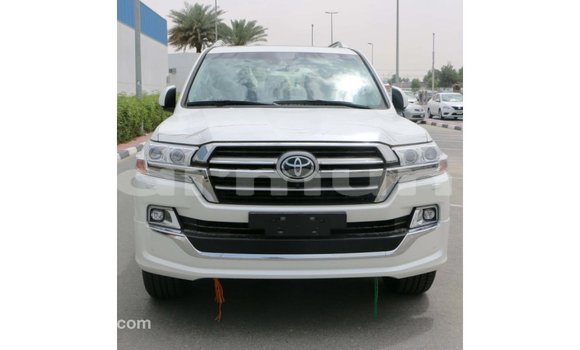 Buy Import Toyota Land Cruiser White Car in Import - Dubai in Region of Bouenza Buy Import Toyota Land Cruiser White Car in Import - Dubai in Region of Bouenza