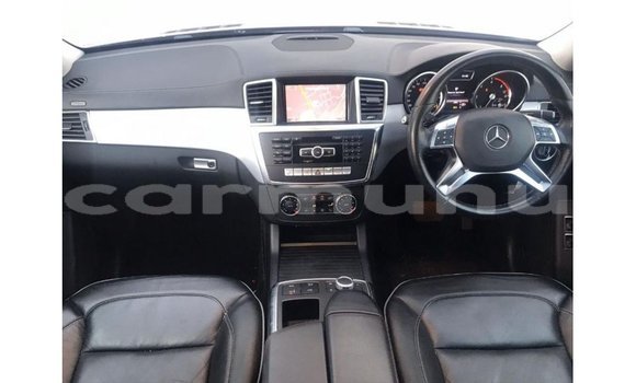 Buy Import Mercedes-Benz 190 Red Car in Import - Dubai in Region of Bouenza Buy Import Mercedes-Benz 190 Red Car in Import - Dubai in Region of Bouenza