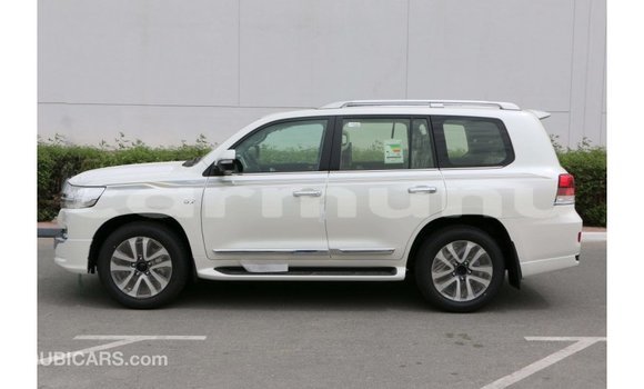 Buy Import Toyota Land Cruiser White Car in Import - Dubai in Region of Bouenza Buy Import Toyota Land Cruiser White Car in Import - Dubai in Region of Bouenza