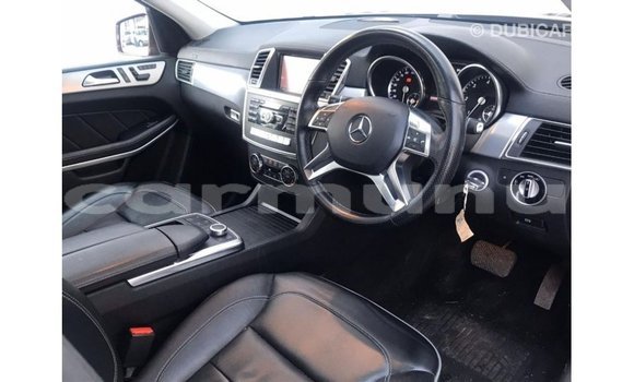 Buy Import Mercedes-Benz 190 Red Car in Import - Dubai in Region of Bouenza Buy Import Mercedes-Benz 190 Red Car in Import - Dubai in Region of Bouenza
