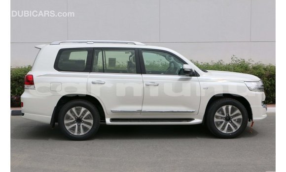 Buy Import Toyota Land Cruiser White Car in Import - Dubai in Region of Bouenza Buy Import Toyota Land Cruiser White Car in Import - Dubai in Region of Bouenza