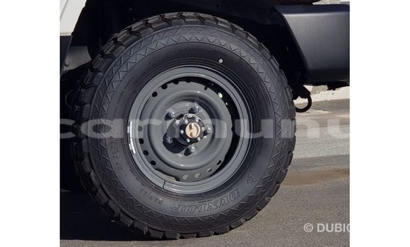 Acheter Import Voiture Toyota Land Cruiser Blanc à Import - Dubai, Région de la Bouenza Acheter Import Voiture Toyota Land Cruiser Blanc à Import - Dubai, Région de la Bouenza