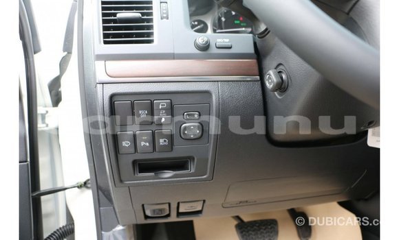Buy Import Toyota Land Cruiser White Car in Import - Dubai in Region of Bouenza Buy Import Toyota Land Cruiser White Car in Import - Dubai in Region of Bouenza