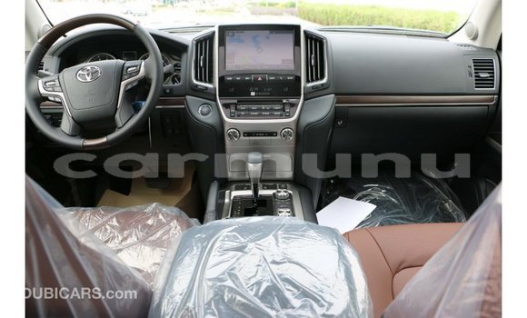 Buy Import Toyota Land Cruiser White Car in Import - Dubai in Region of Bouenza Buy Import Toyota Land Cruiser White Car in Import - Dubai in Region of Bouenza