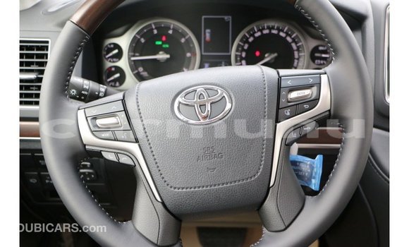 Buy Import Toyota Land Cruiser White Car in Import - Dubai in Region of Bouenza Buy Import Toyota Land Cruiser White Car in Import - Dubai in Region of Bouenza