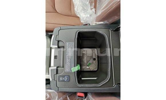 Buy Import Toyota Land Cruiser White Car in Import - Dubai in Region of Bouenza Buy Import Toyota Land Cruiser White Car in Import - Dubai in Region of Bouenza