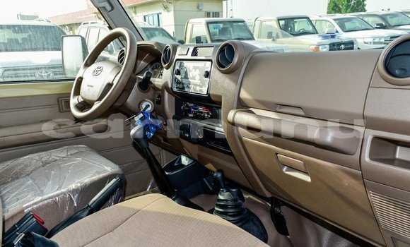 Buy Import Toyota Land Cruiser Beige Car in Import - Dubai in Region of Bouenza Buy Import Toyota Land Cruiser Beige Car in Import - Dubai in Region of Bouenza