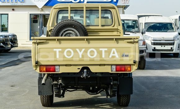 Buy Import Toyota Land Cruiser Beige Car in Import - Dubai in Region of Bouenza Buy Import Toyota Land Cruiser Beige Car in Import - Dubai in Region of Bouenza