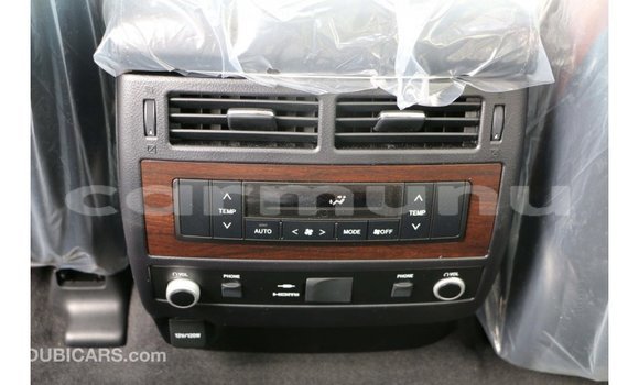Buy Import Toyota Land Cruiser White Car in Import - Dubai in Region of Bouenza Buy Import Toyota Land Cruiser White Car in Import - Dubai in Region of Bouenza