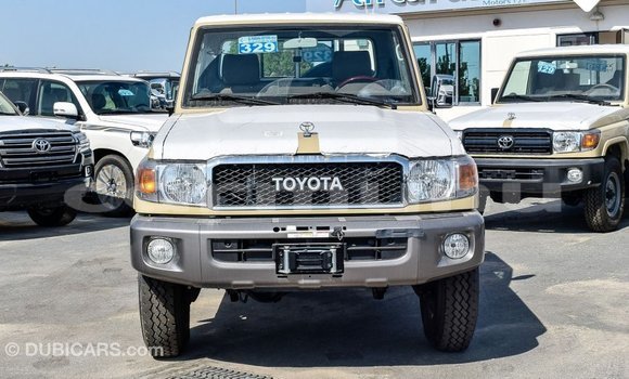Buy Import Toyota Land Cruiser Beige Car in Import - Dubai in Region of Bouenza Buy Import Toyota Land Cruiser Beige Car in Import - Dubai in Region of Bouenza