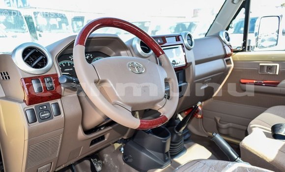 Buy Import Toyota Land Cruiser Beige Car in Import - Dubai in Region of Bouenza Buy Import Toyota Land Cruiser Beige Car in Import - Dubai in Region of Bouenza