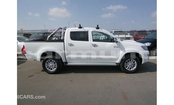Buy Import Toyota Hilux White Car in Import - Dubai in Region of Bouenza Buy Import Toyota Hilux White Car in Import - Dubai in Region of Bouenza
