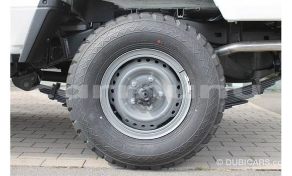 Acheter Import Voiture Toyota Land Cruiser Blanc à Import - Dubai, Région de la Bouenza Acheter Import Voiture Toyota Land Cruiser Blanc à Import - Dubai, Région de la Bouenza