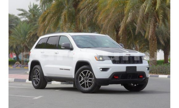 Acheter Import Voiture Jeep Grand Cherokee Blanc à Import - Dubai, Région de la Bouenza