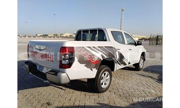 Buy Import Mitsubishi L200 White Car in Import - Dubai in Region of Bouenza Buy Import Mitsubishi L200 White Car in Import - Dubai in Region of Bouenza