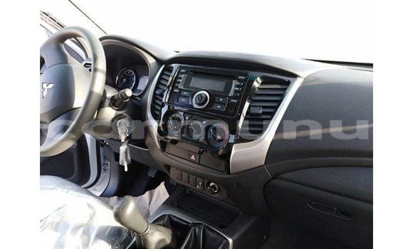 Buy Import Mitsubishi L200 White Car in Import - Dubai in Region of Bouenza Buy Import Mitsubishi L200 White Car in Import - Dubai in Region of Bouenza