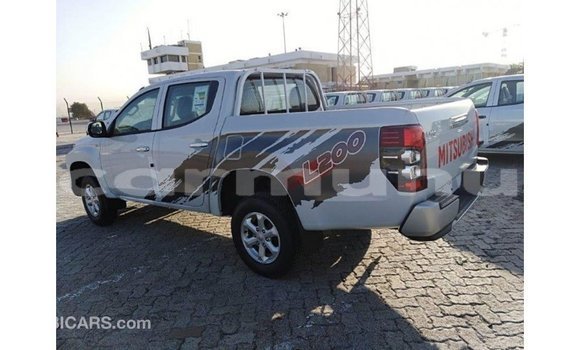 Buy Import Mitsubishi L200 White Car in Import - Dubai in Region of Bouenza Buy Import Mitsubishi L200 White Car in Import - Dubai in Region of Bouenza