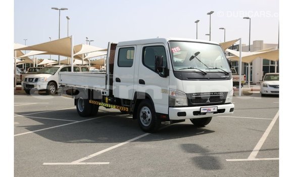 Acheter Import Voiture Mitsubishi Carisma Blanc à Import - Dubai, Région de la Bouenza