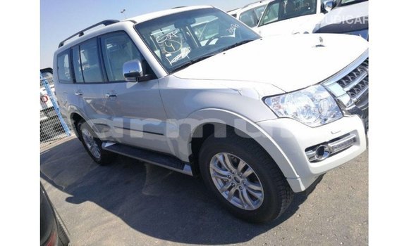 Buy Import Mitsubishi Pajero White Car in Import - Dubai in Region of Bouenza Buy Import Mitsubishi Pajero White Car in Import - Dubai in Region of Bouenza