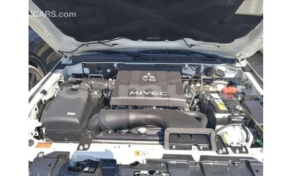 Buy Import Mitsubishi Pajero White Car in Import - Dubai in Region of Bouenza Buy Import Mitsubishi Pajero White Car in Import - Dubai in Region of Bouenza