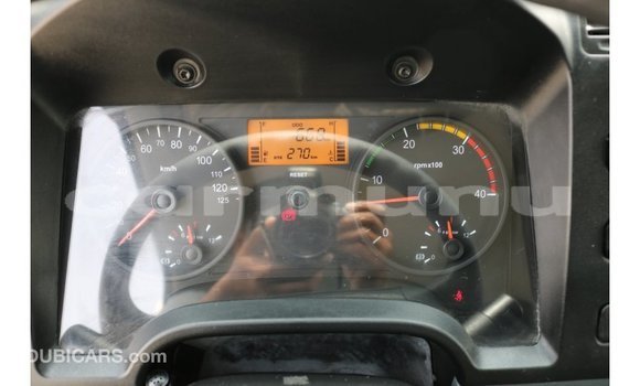 Acheter Import Voiture Mitsubishi Carisma Blanc à Import - Dubai, Région de la Bouenza