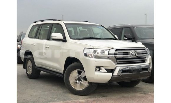 Buy Import Toyota Land Cruiser White Car in Import - Dubai in Region of Bouenza Buy Import Toyota Land Cruiser White Car in Import - Dubai in Region of Bouenza