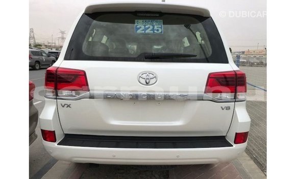 Buy Import Toyota Land Cruiser White Car in Import - Dubai in Region of Bouenza Buy Import Toyota Land Cruiser White Car in Import - Dubai in Region of Bouenza