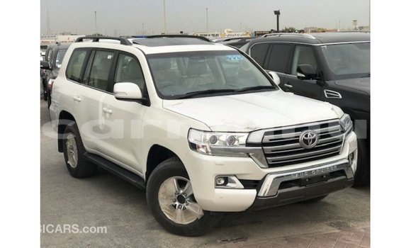 Buy Import Toyota Land Cruiser White Car in Import - Dubai in Region of Bouenza Buy Import Toyota Land Cruiser White Car in Import - Dubai in Region of Bouenza