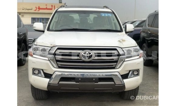 Buy Import Toyota Land Cruiser White Car in Import - Dubai in Region of Bouenza Buy Import Toyota Land Cruiser White Car in Import - Dubai in Region of Bouenza