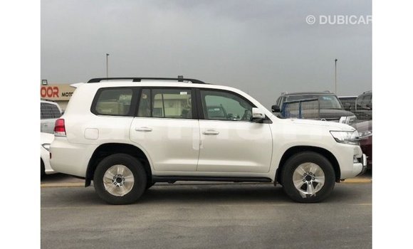 Buy Import Toyota Land Cruiser White Car in Import - Dubai in Region of Bouenza Buy Import Toyota Land Cruiser White Car in Import - Dubai in Region of Bouenza