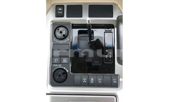 Buy Import Toyota Land Cruiser White Car in Import - Dubai in Region of Bouenza Buy Import Toyota Land Cruiser White Car in Import - Dubai in Region of Bouenza