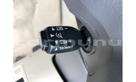 Buy Import Toyota Land Cruiser White Car in Import - Dubai in Region of Bouenza Buy Import Toyota Land Cruiser White Car in Import - Dubai in Region of Bouenza